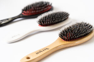 Vitash | Haarbürste | Bürste | Extensions Haarbürste | Langhaarbürste | Hairbrush | Pneumatikbürste | Wildschweinebürste gefertigt aus Kunststoff | Farbe Schwarz | Weiß | Holz